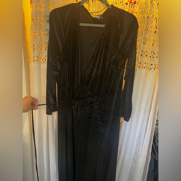 Baltic Born: Velvet Wrap Around Long Sleeve Dress: Black: XL - Picture 1 of 3